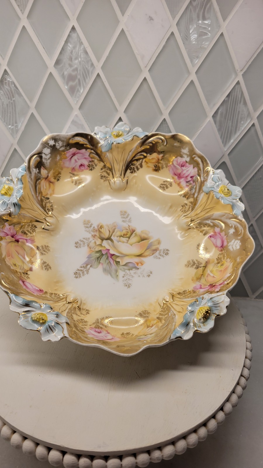 RS PRUSSIA GILT PORCELAIN LILY MOLD #29 BOWL GILT W/ ROSE DECORATION 9.3/8 INCH