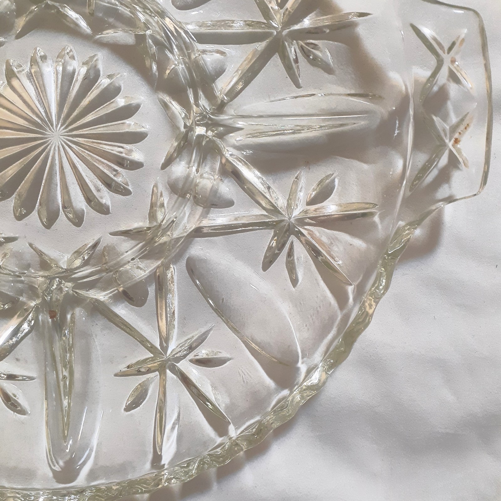 Anchor Hocking Divided Glass Relish Tray Early American Prescut 9.3″ Dia VTG