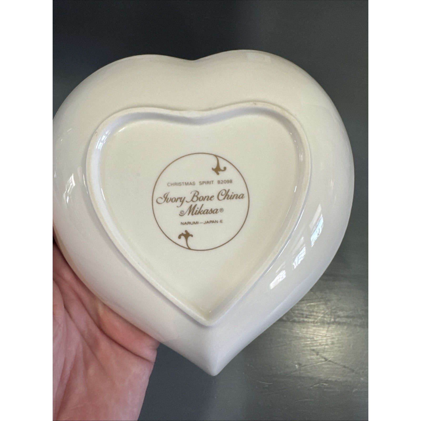 Mikasa Ivory Bone China Heart Shaped Dish, Christmas Fruit Basket