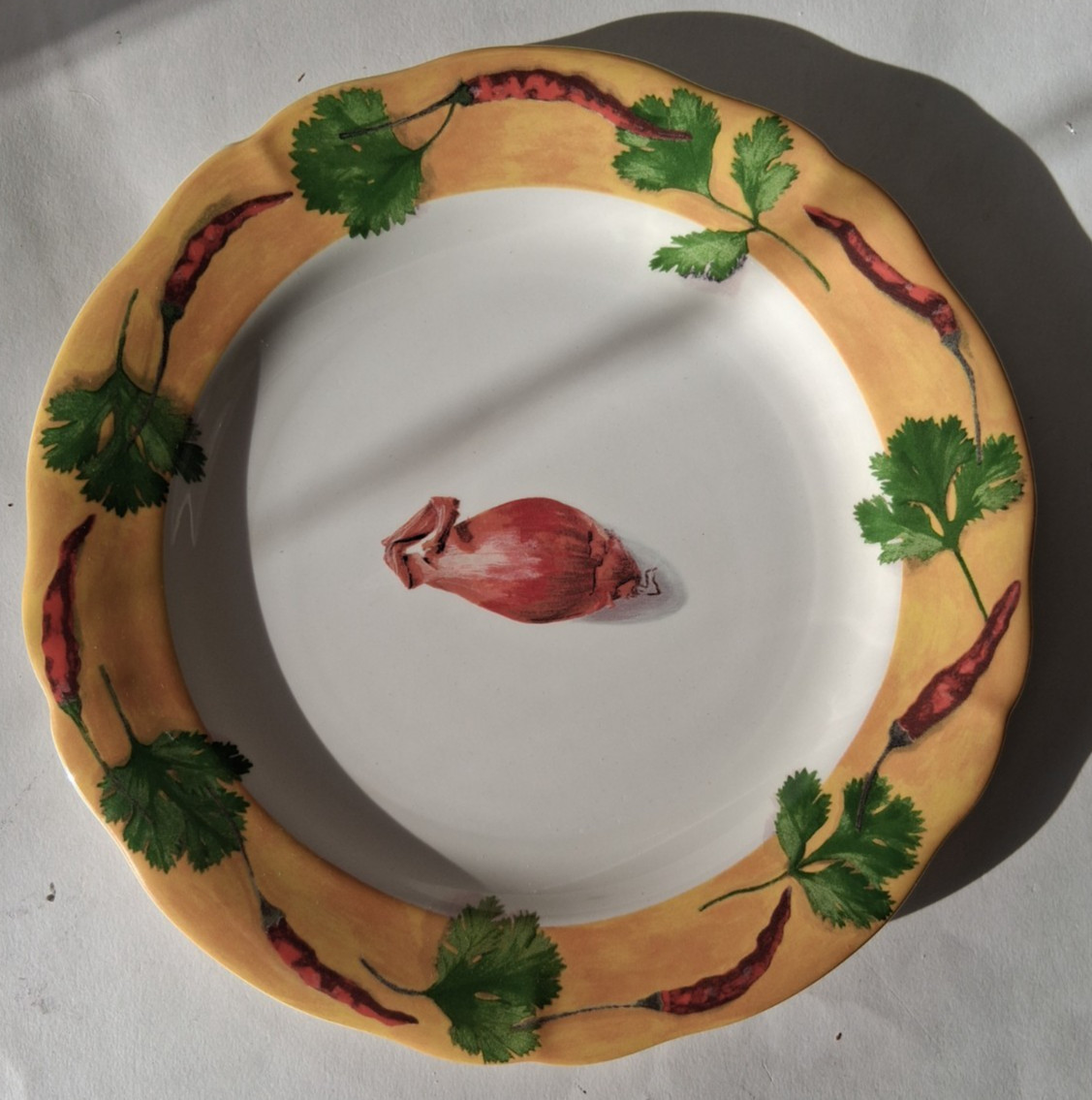 Gien France Poivre Et Sel Shallot Design 8 3/4″ Salad Plate Scalloped Edge
