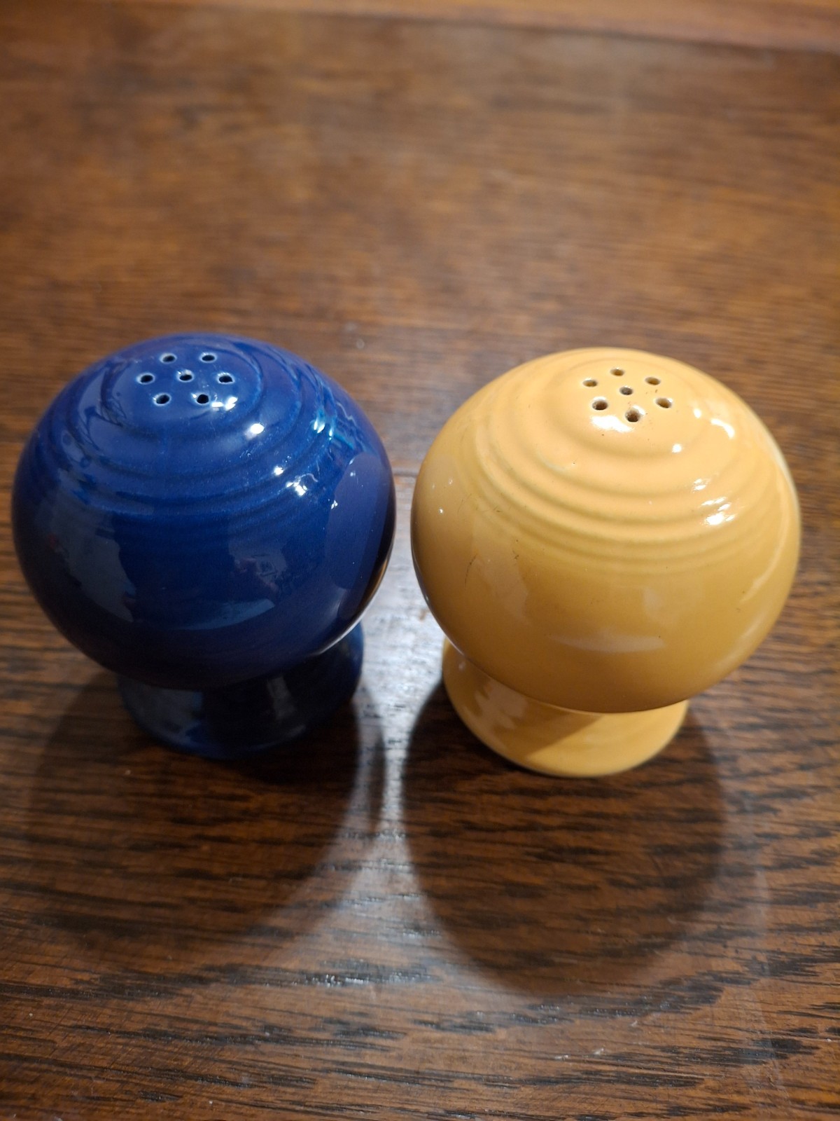 Vintage Homer Laughlin Fiestaware Lt Yellow & Cobalt Blue Ball Shakers (RT871)