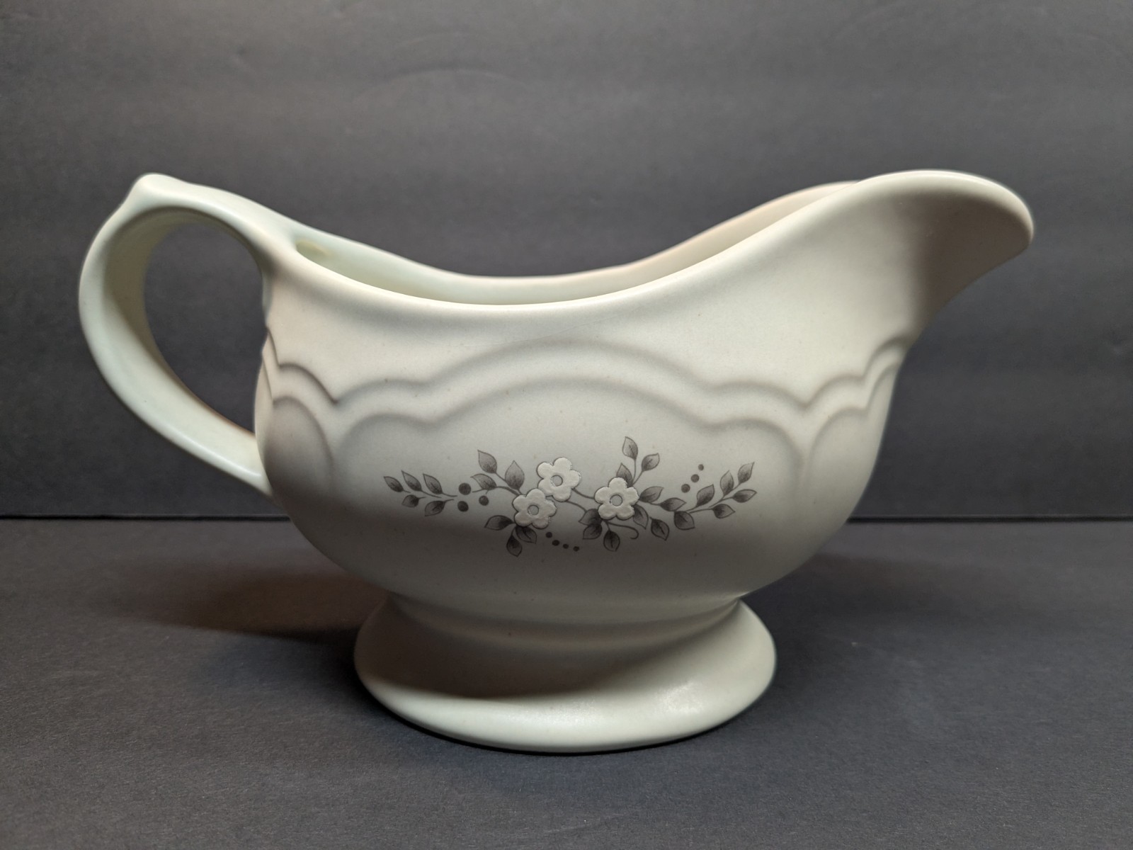 Vintage Pfaltzgraff Gravy Server 436 Clean/Great Condition.