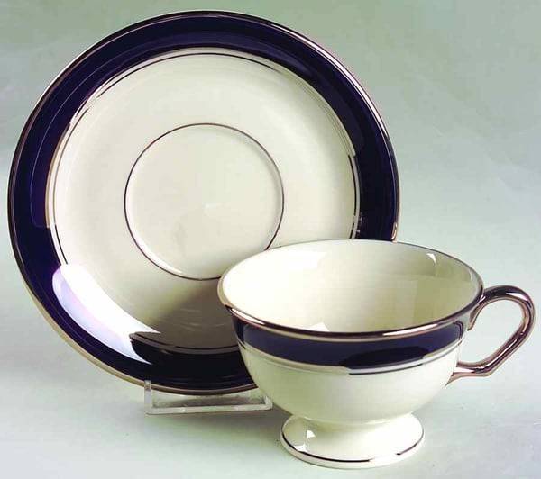 Lincoln and Starburst Pickard 5-piece dinnerware set. Never Used (Discontinued)