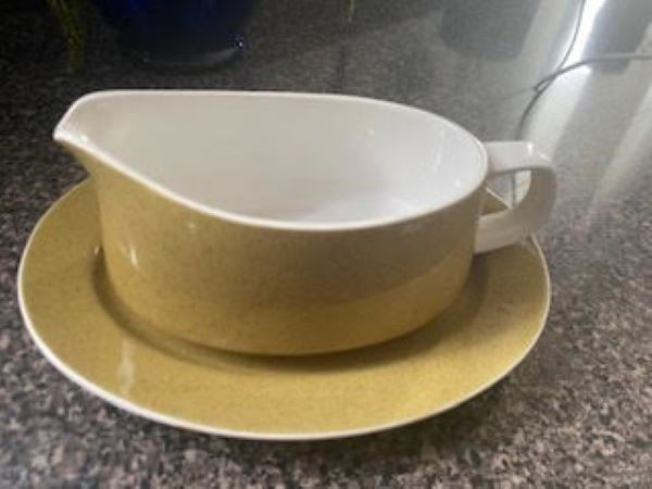 MIKASA Ultima Plus HK 400 Antique White Gravy Boat 15oz & Underplate Mint Cond.