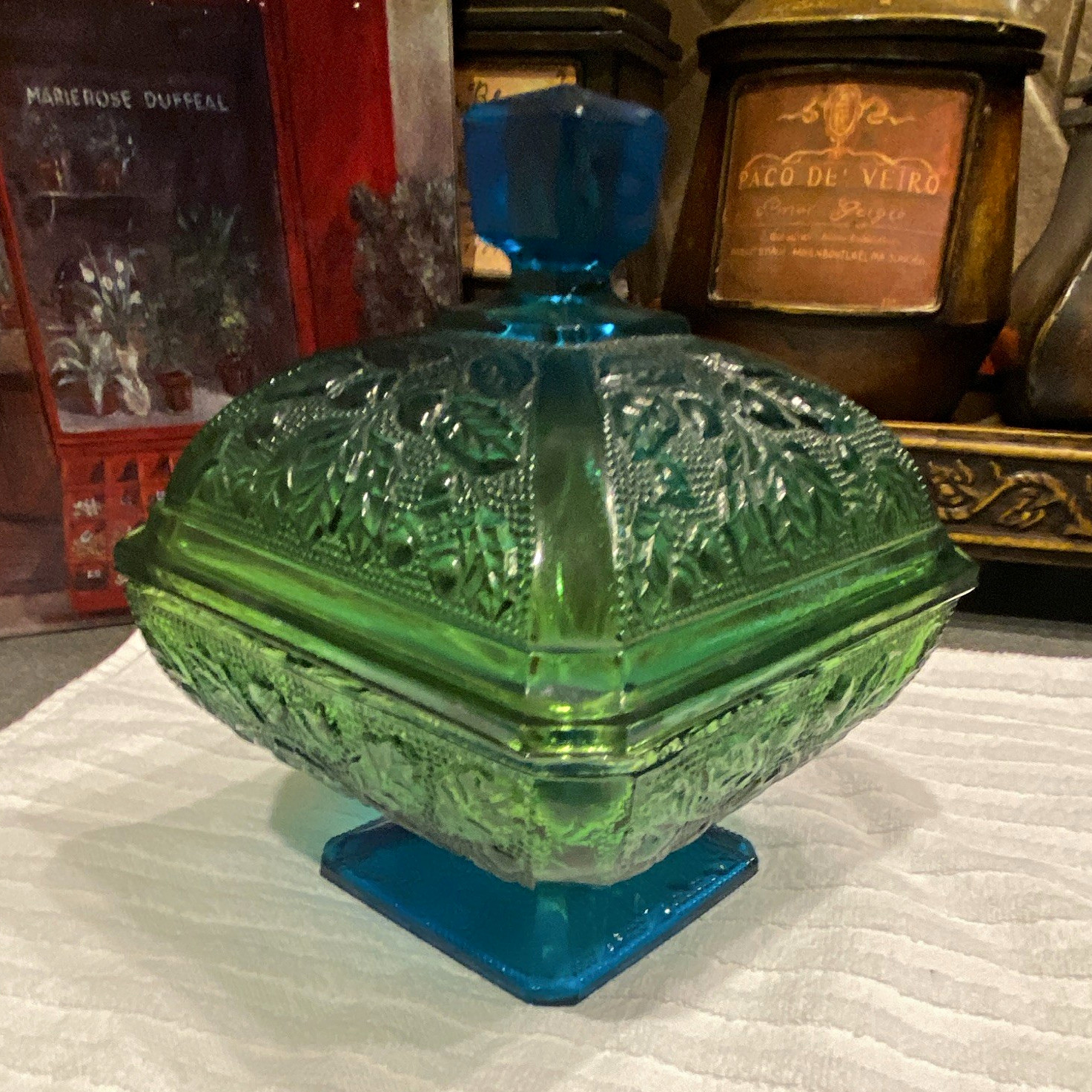 Vintage Jeannette Green Blue Ombré Acorn & Leaf Glass Lidded Candy Dish