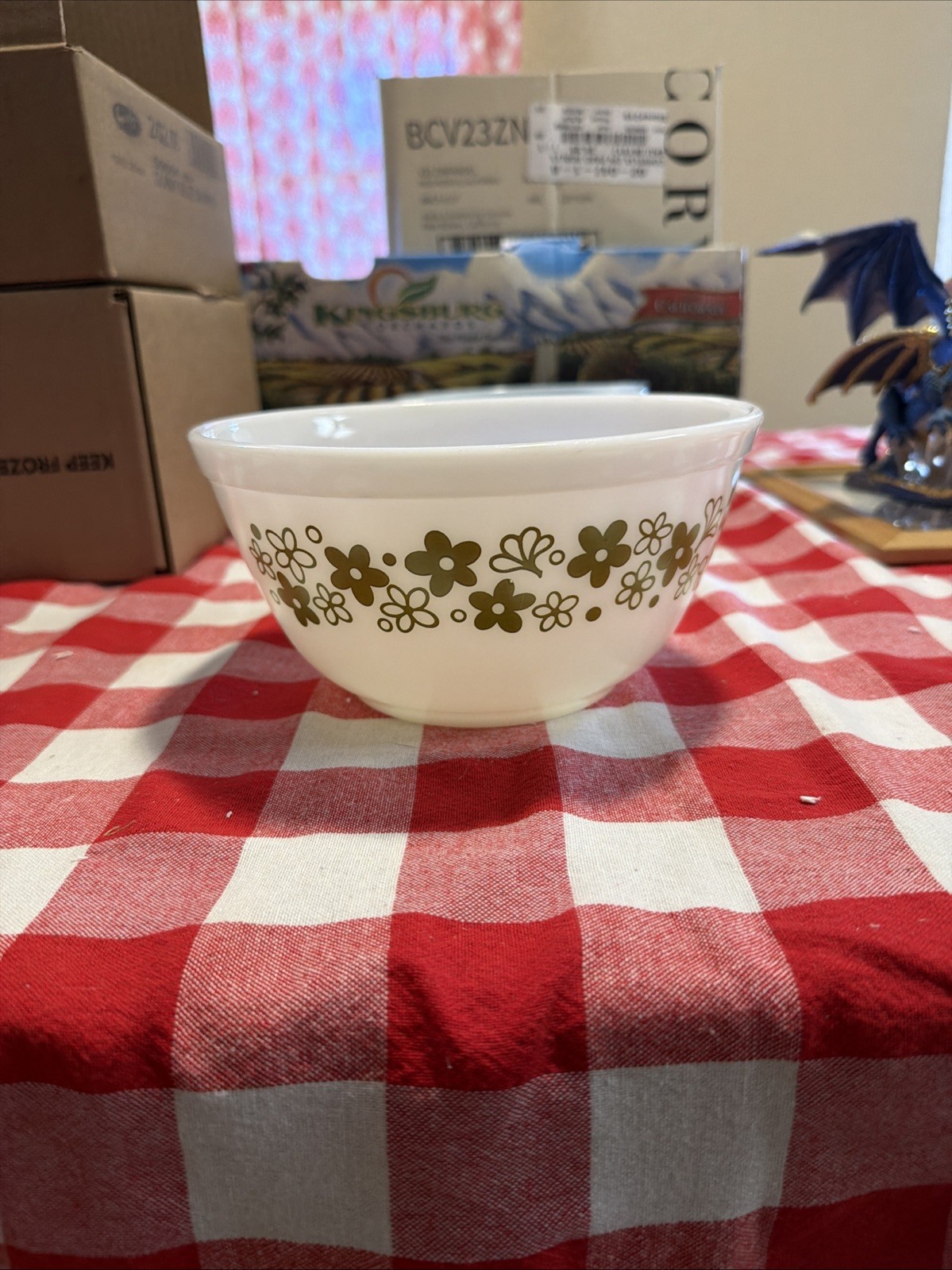Pyrex 402, White with Green Flowers. 1.5 Qt, 1 & 1/2 Quart, Made in USA