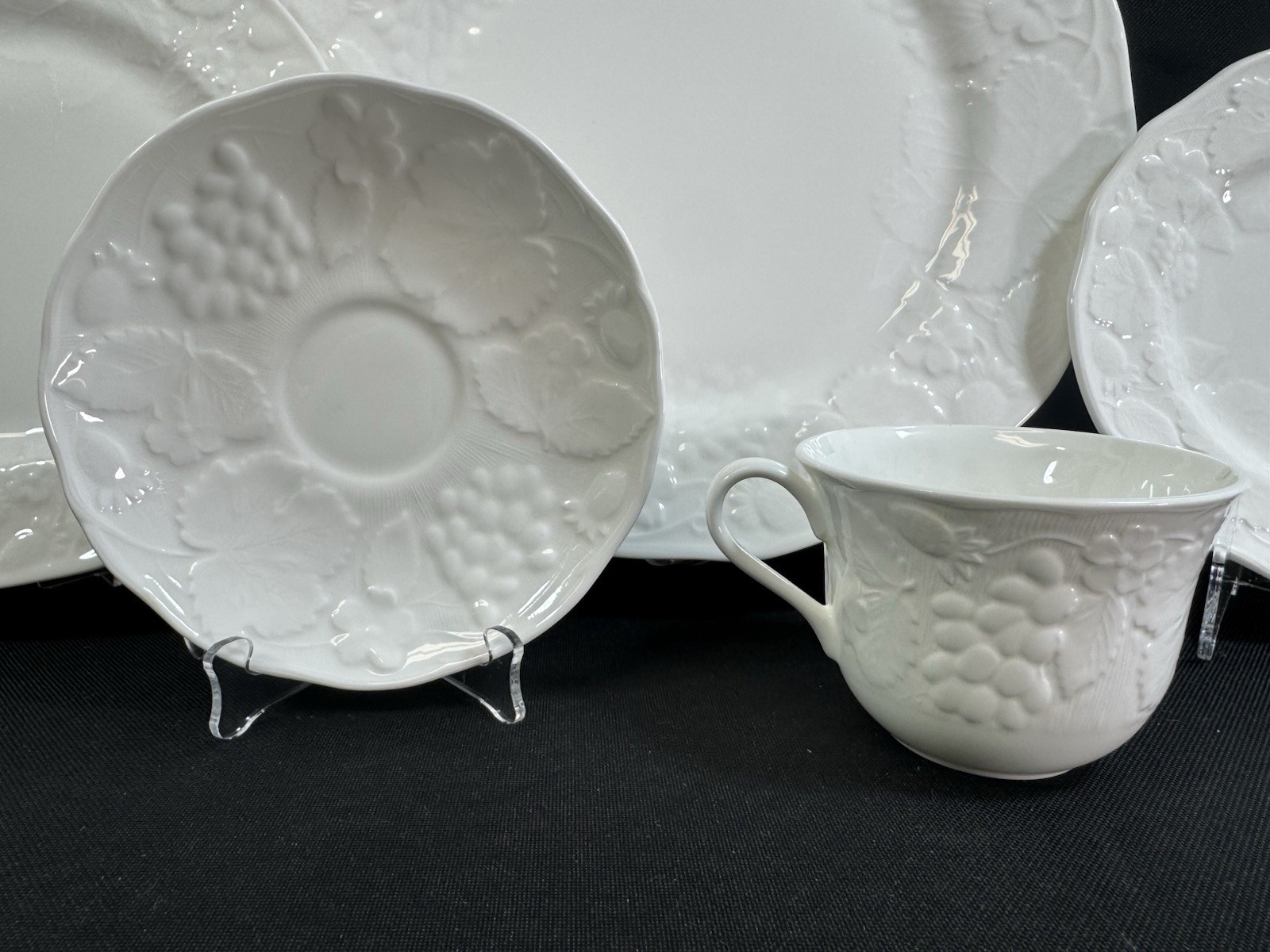 Wedgewood Strawberry/ Vine Bone China~(1)~5 piece place setting~Made In England