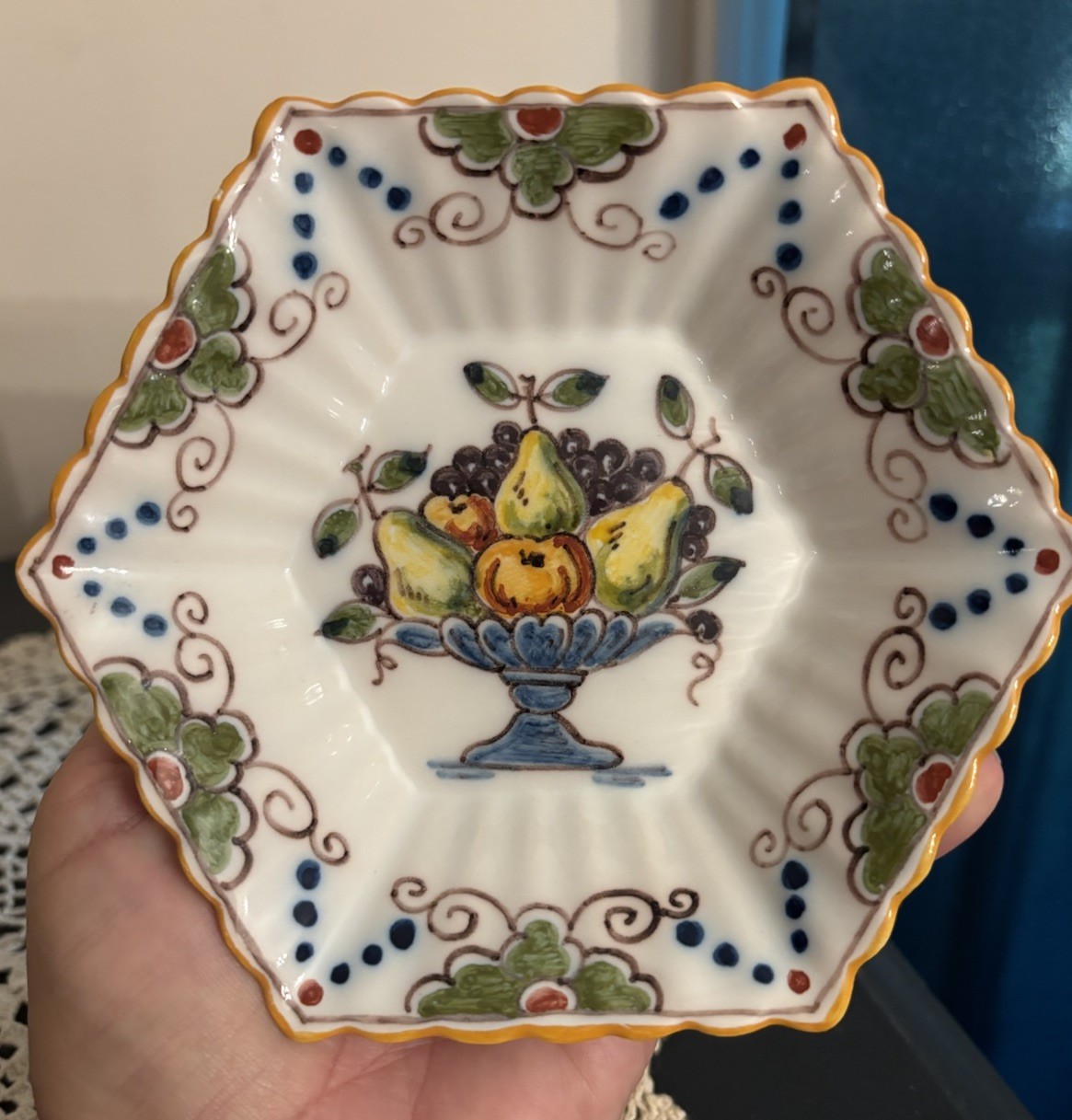 TICHELAAR MAKKUM Small Wall Plate Bowl Of Fruit Hexagonal Shape Signed 5 In