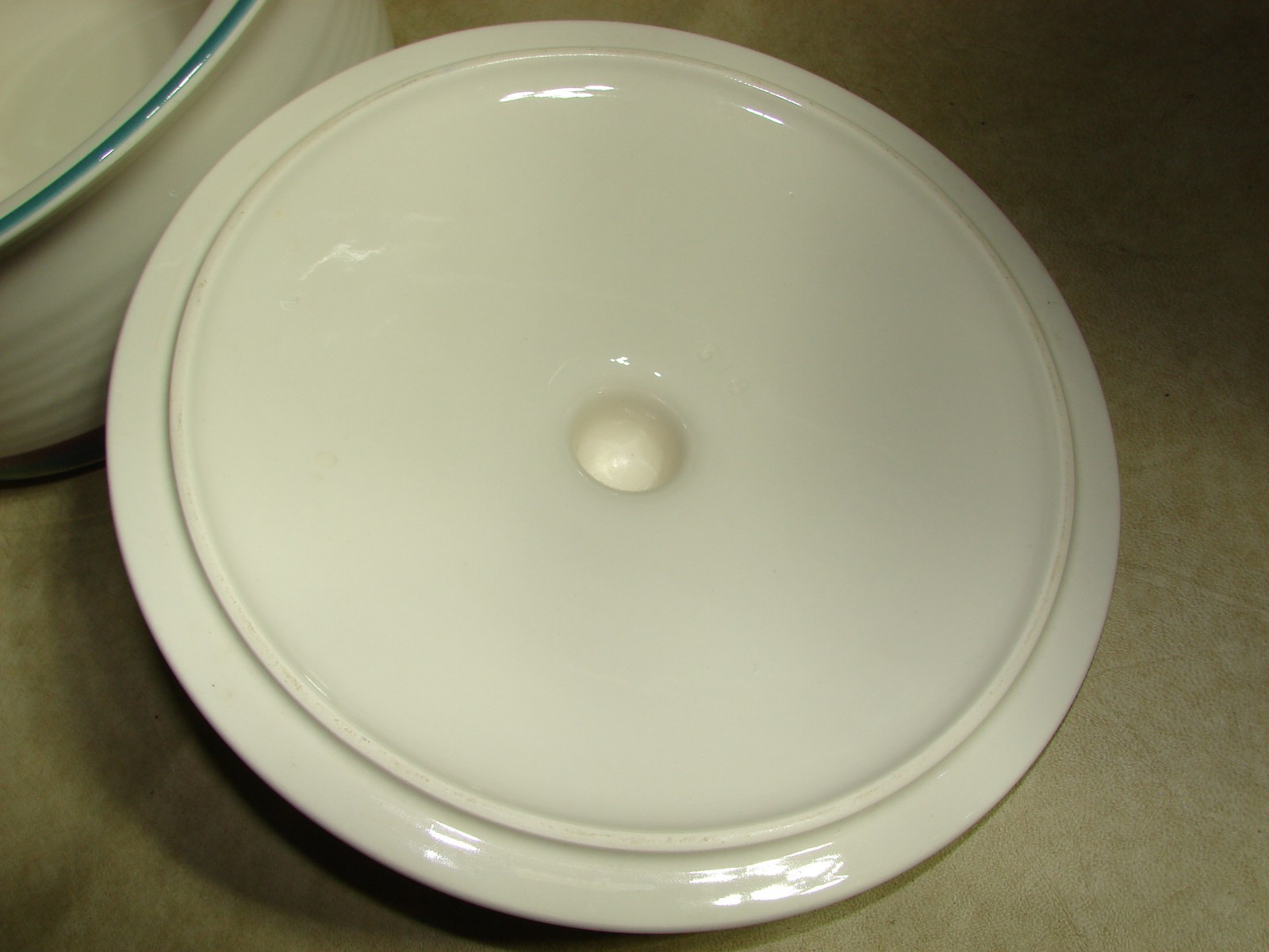 Pfaltzgraff Juniper 2 Quart Round Stoneware Casserole with Lid / USA