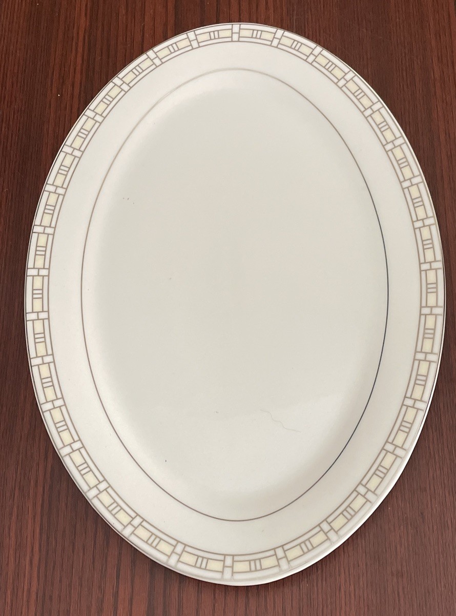Lorren Home Decor Oval Fine Porcelain Platter 13.75”x 9.5”