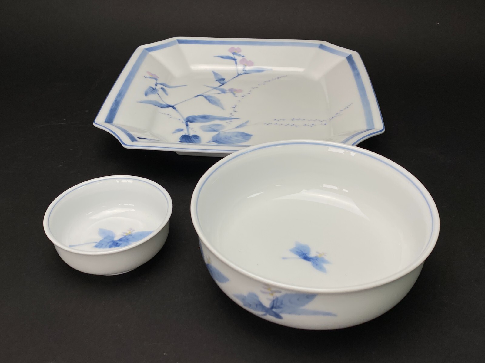 Japan Noritake Dinnerware set of 3 pcs. Setting Blue & White Flowers Plate&Bowls