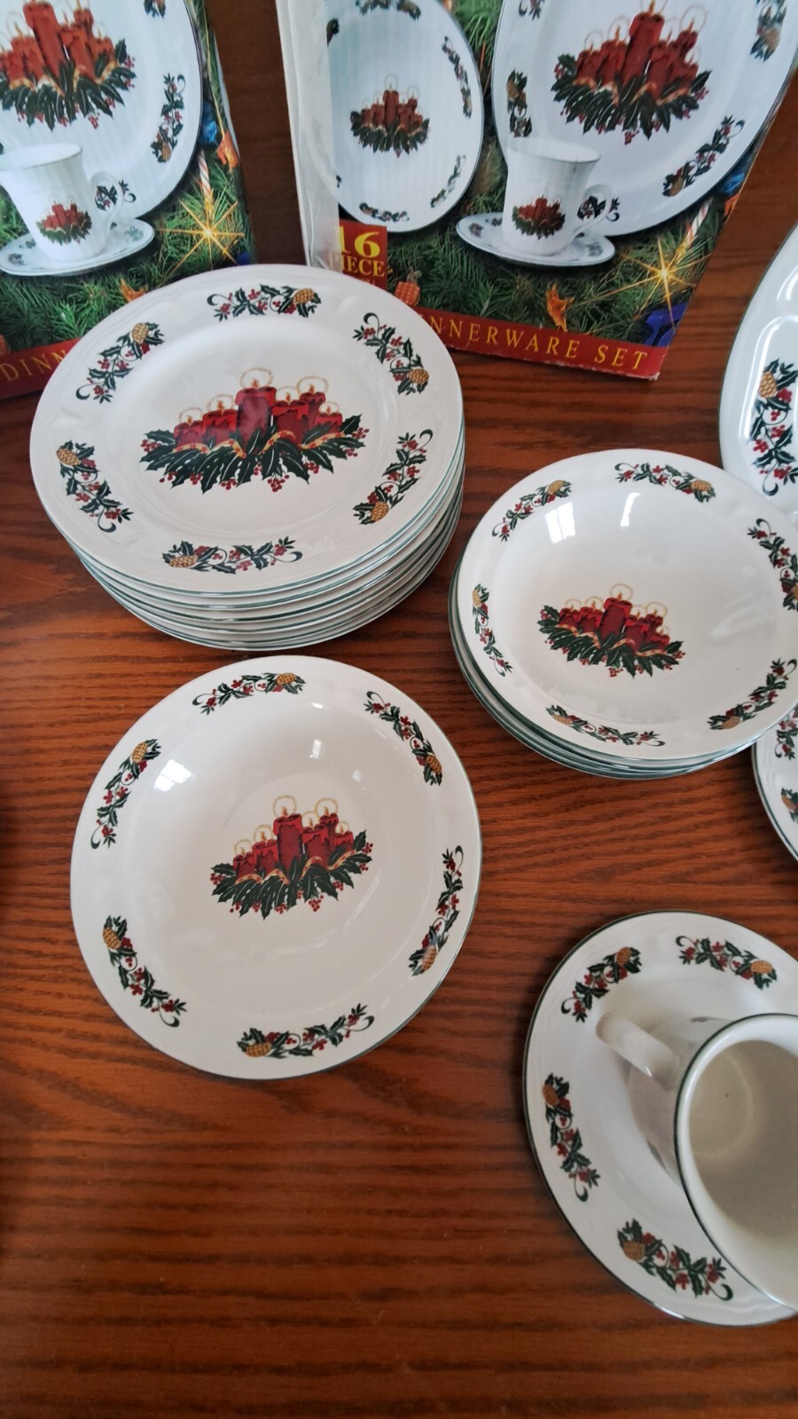 GEI Vintage Beautiful Christmas Candle Pattern 31 Piece Dinnerware Grouping