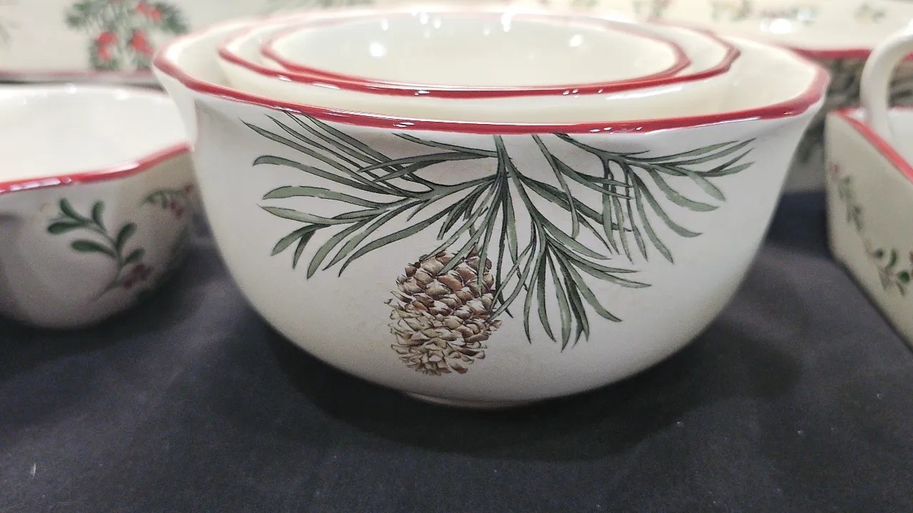 EUC Better Homes & Gardens WINTER FOREST Serving Set 15 Pieces