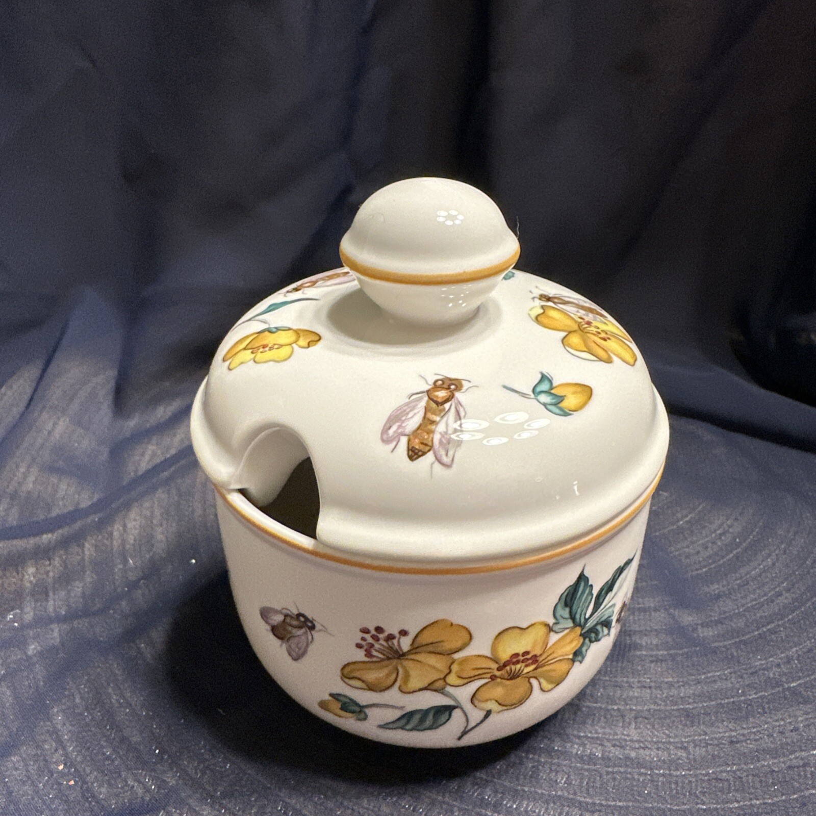 Villeroy & Boch Anno 1748 Luxembourg Flowers & Bees Jam Sugar Bowl w/ Lid