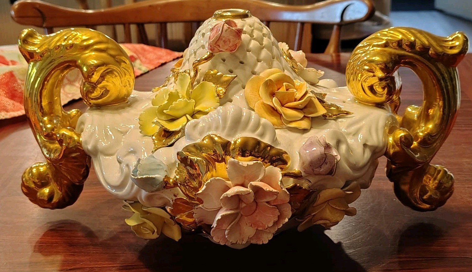 Capodimonte Style Centerpiece