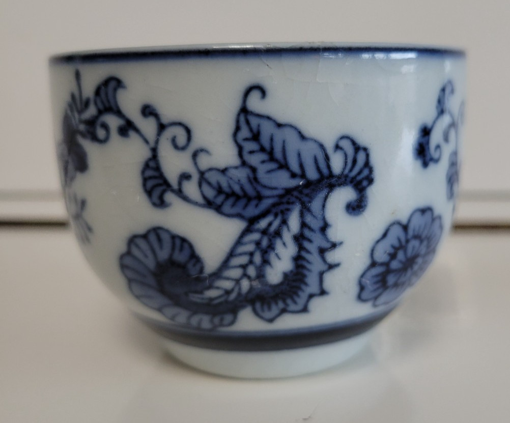 4 PIER 1 IMPORTS PORCELAIN TEA CUPS WHITE AND BLUE 2.25 INCHES HOLDS 6 OZS