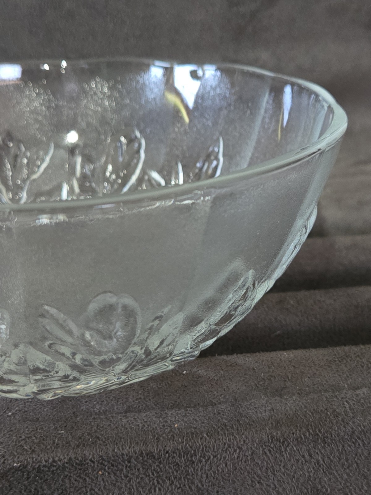 Pasari Indonesia Serving/Berry Bowl – Rose Pattern w/Scalloped Edge, 5in