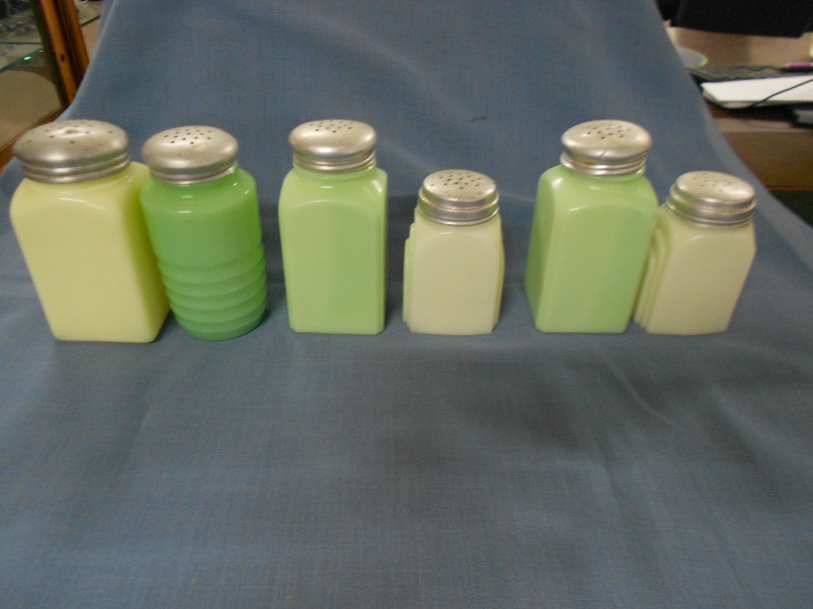 6 Vintage Jeannette? McKee? Jadeite Glass Pepper Sugar Flour Jars 3 3/4″-5″ tall