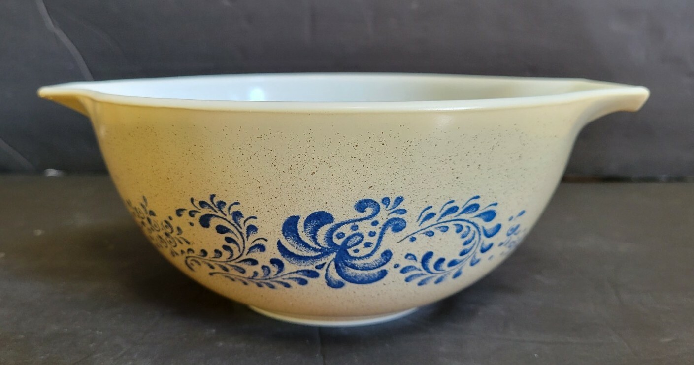 Set of 4 Vintage Pyrex Homestead Cinderella Nesting Mixing Bowls 441-444 Tan
