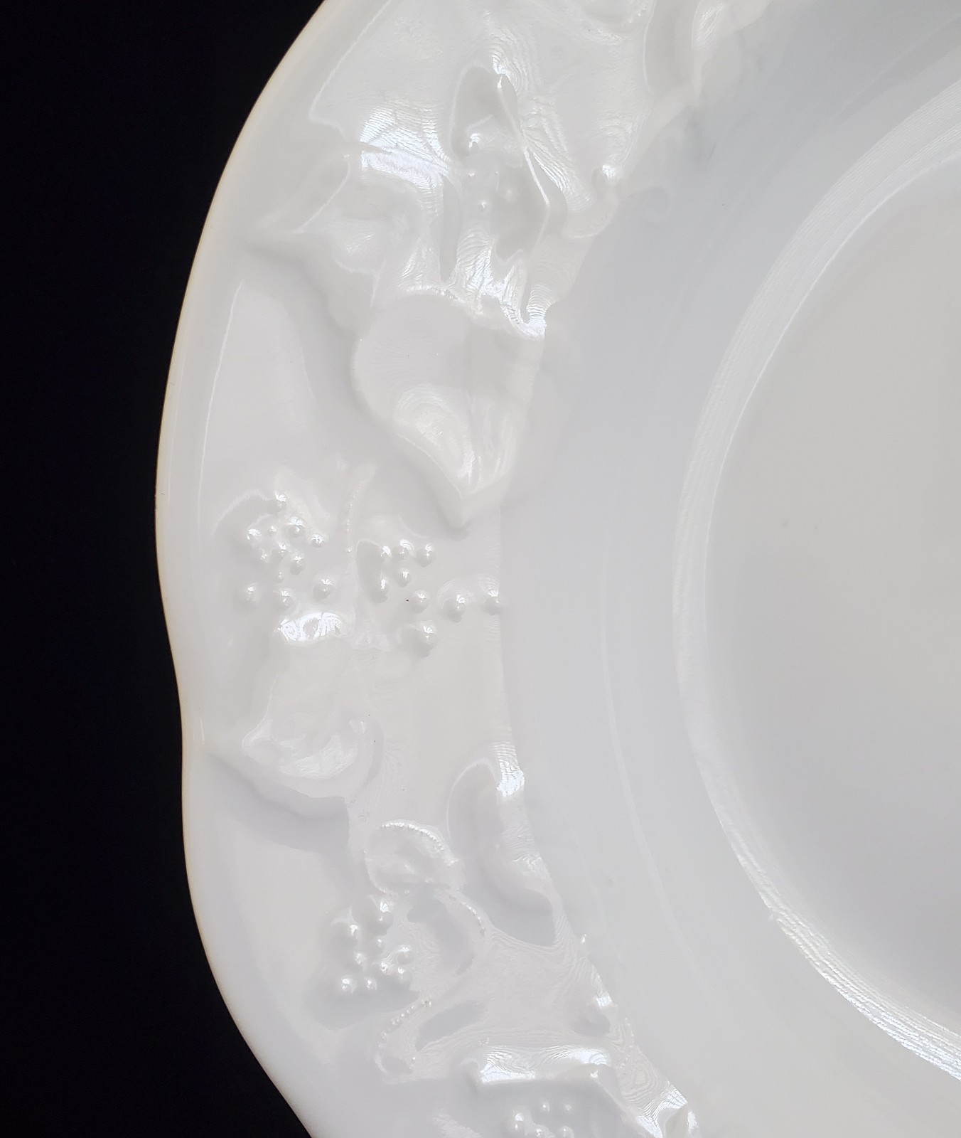 (8) DANSK LIMOGES LIERRE SAUVAGE IVY WHITE RIM EMBOSSED 8 3/4″ BOWLS FRANCE