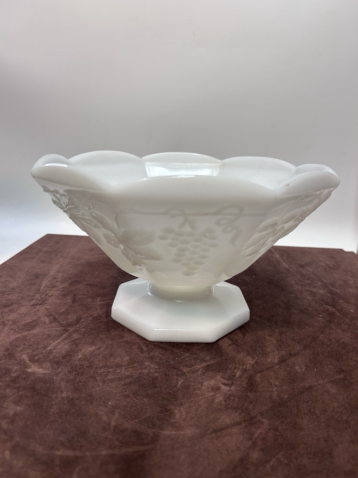 Vintage Anchor Hocking Harvest Grape Milk Glass Pedestal Fruit Bowl 9 Inch