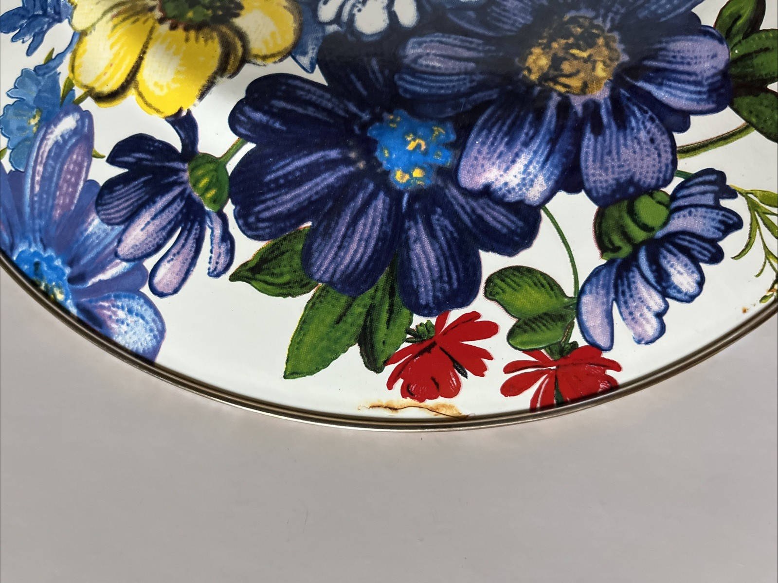 Lot Mackenzie Childs 10.25″ white flower market enamel dinner plates