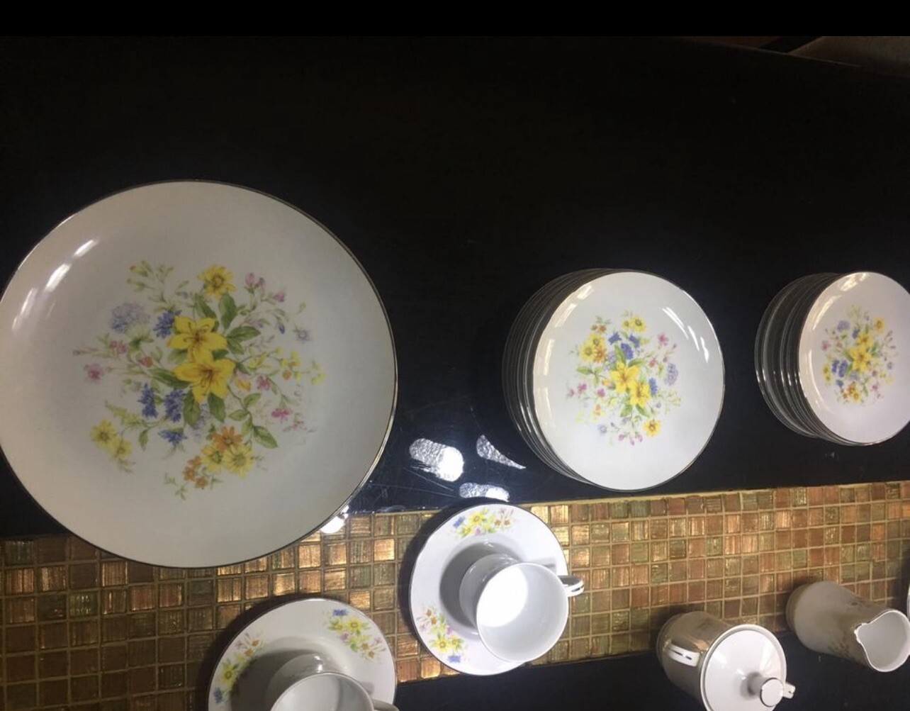 Vintage (1950) Gildhar Ltd Fine China Complete 8 Place Setting. Model #6199
