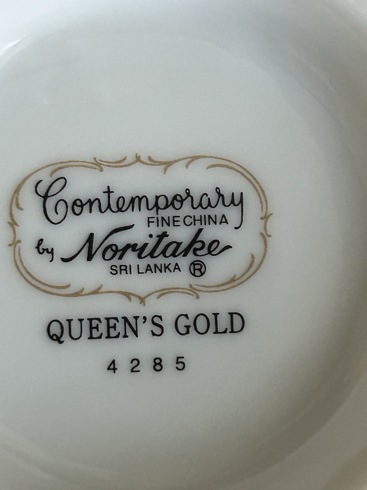 QUEEN’S GOLD Noritake 4 Cup And Saucer Sets With Creamer And Sugar Bowl W/Lid