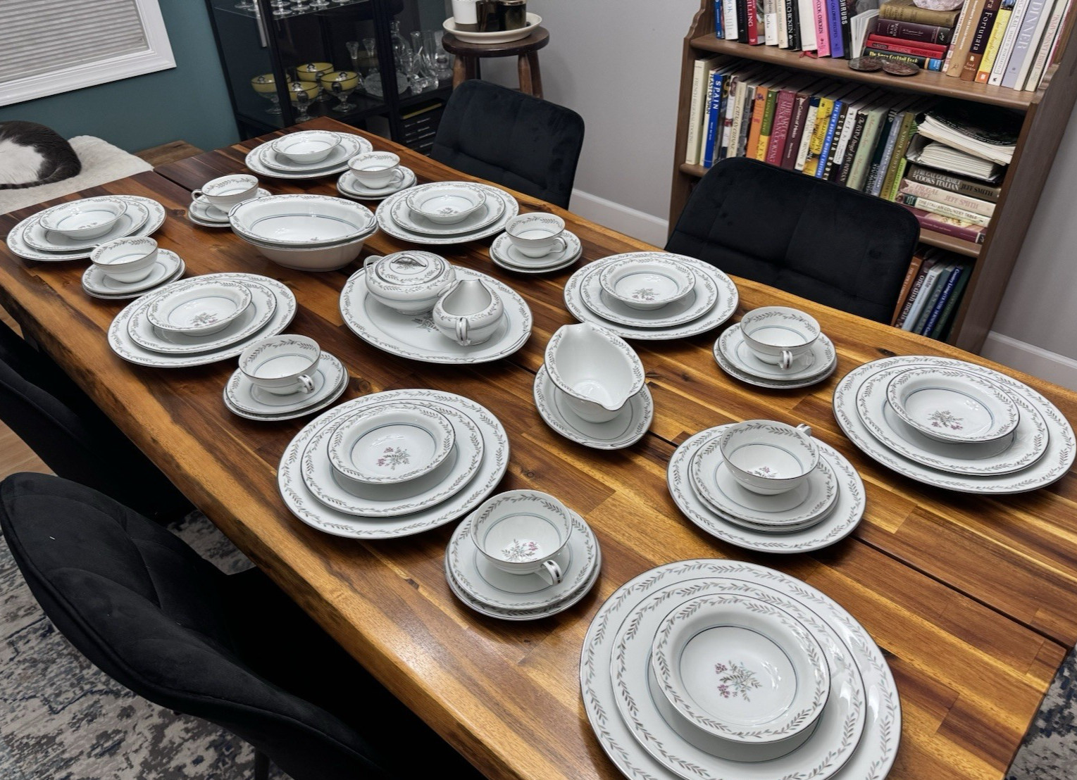Vtg Noritake China 5608 “Bryce” 56 Piece Set – 8 Place Settings, Floral Pat. EUC