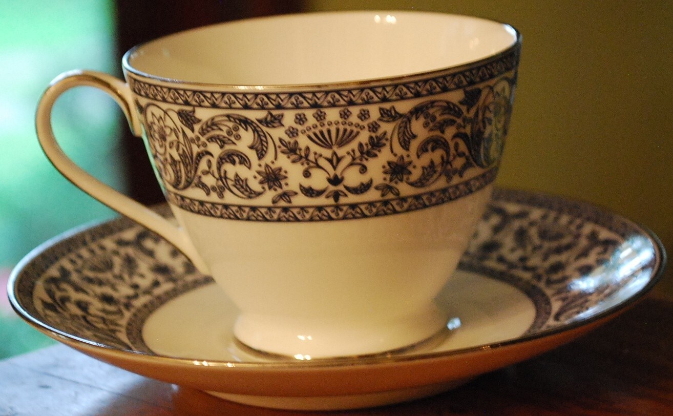 Set 4 MINTON Bone China INFANTA S744 Footed Cups & Saucers ENGLAND Blue & White