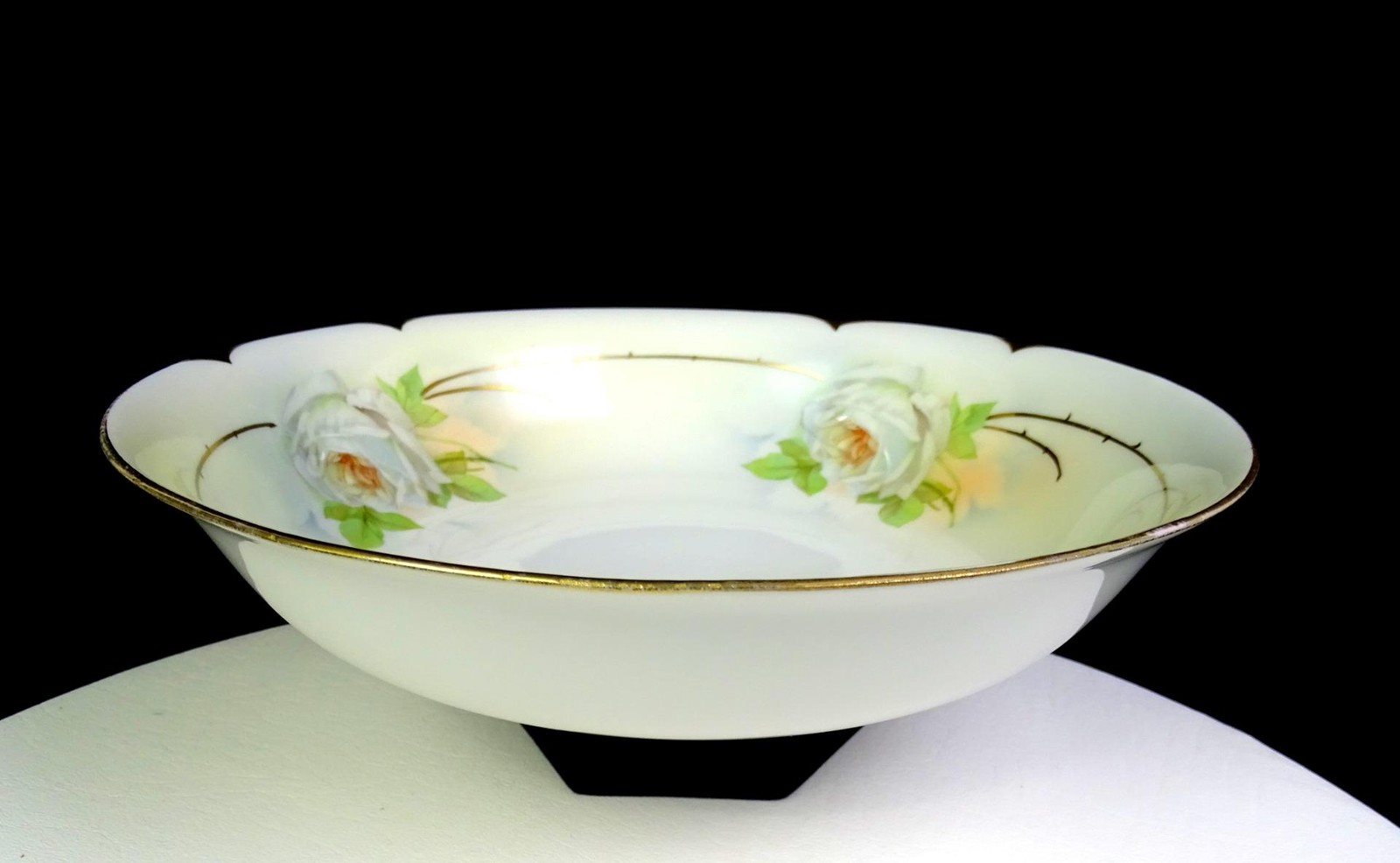 Royal Rudolstadt Prussia Beyer & Bock White Rose And Pastels 9 3/4″ Bowl 1905-31