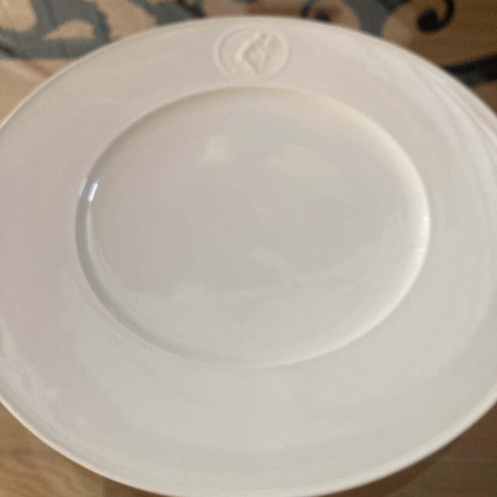 KPM “Arkadia” Dinner Plate Syrinx Medallion Porcelain 10.25″ Berlin Germany