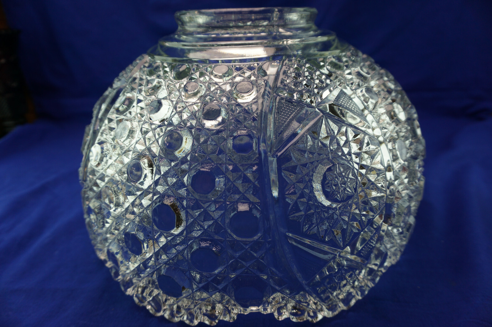 L E Smith Daisy & Button Punch Bowl & (18) Cups, 2 1/8″ in Original Box