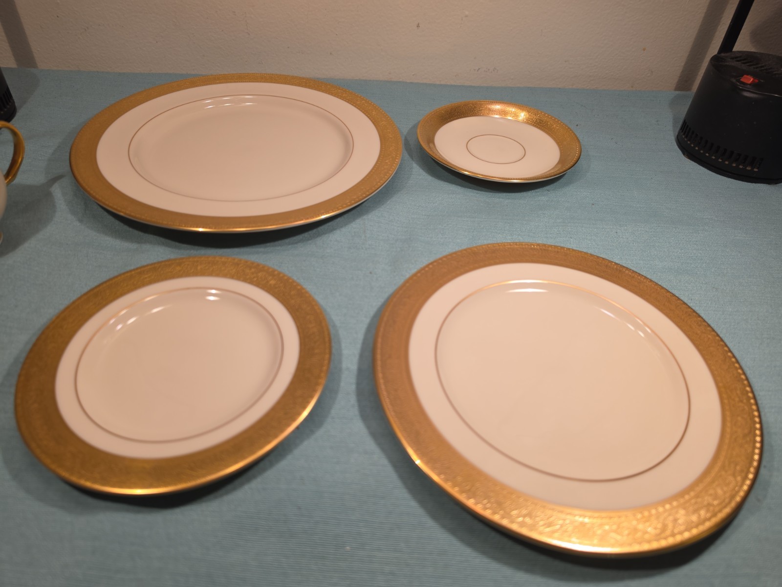 5 Piece Set (1 Place Settings) Lenox Westchester Fine Bone China Ivory Gold Trim