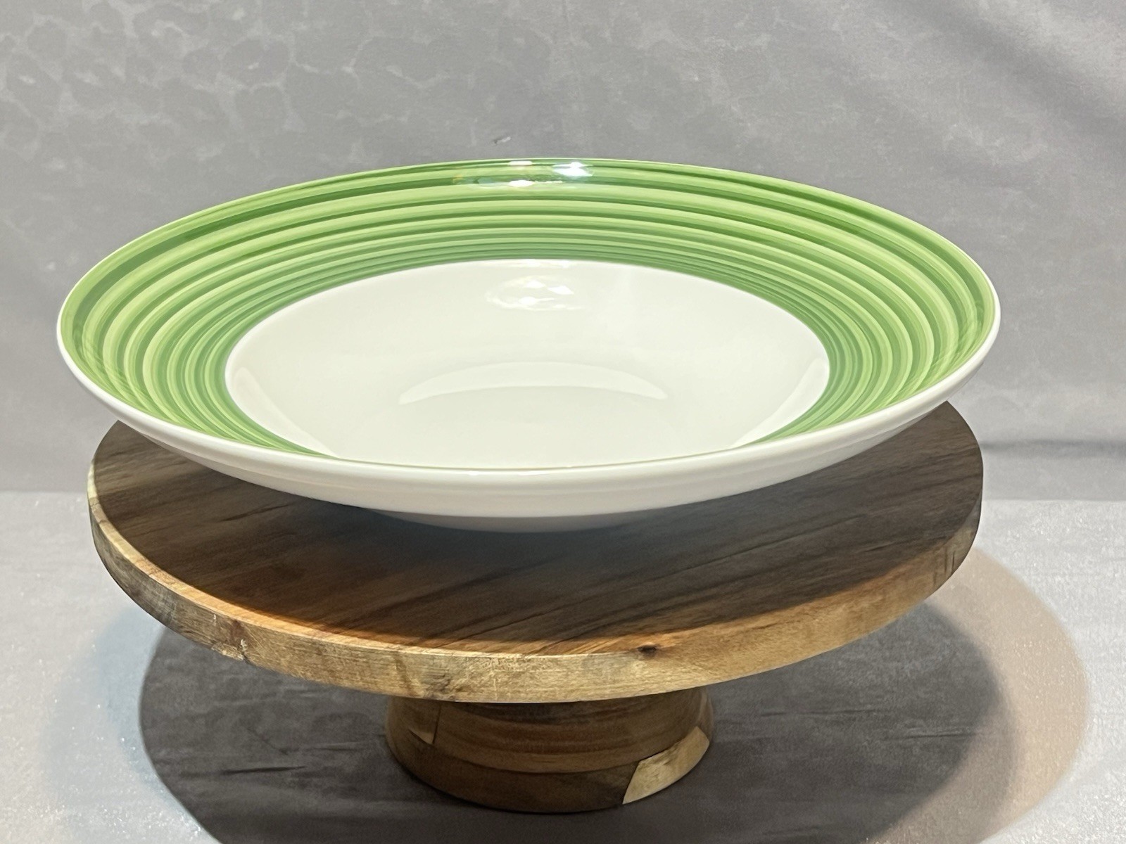 Tuxton Concentrix Cilantro Green 12” Pasta Bowl 24.5 Oz Restaurant Ware Unused