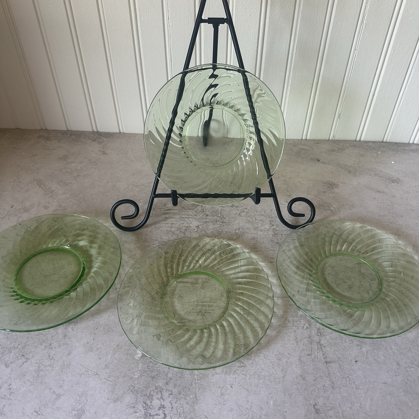 Set Of 4 Uranium Optic Swirl Green Depression Glass 6” Saucer Plates UV Glow EUC