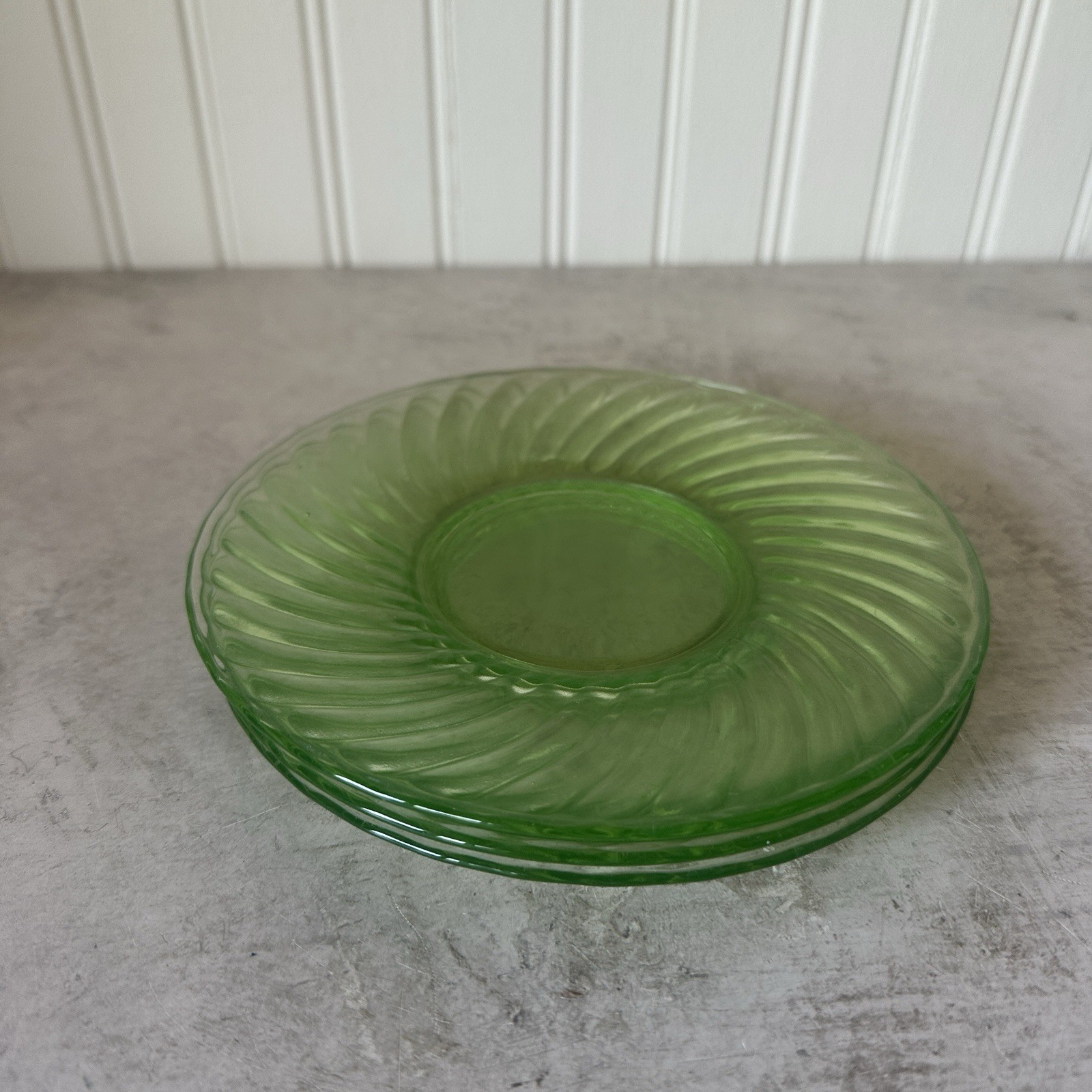Set Of 4 Uranium Optic Swirl Green Depression Glass 6” Saucer Plates UV Glow EUC