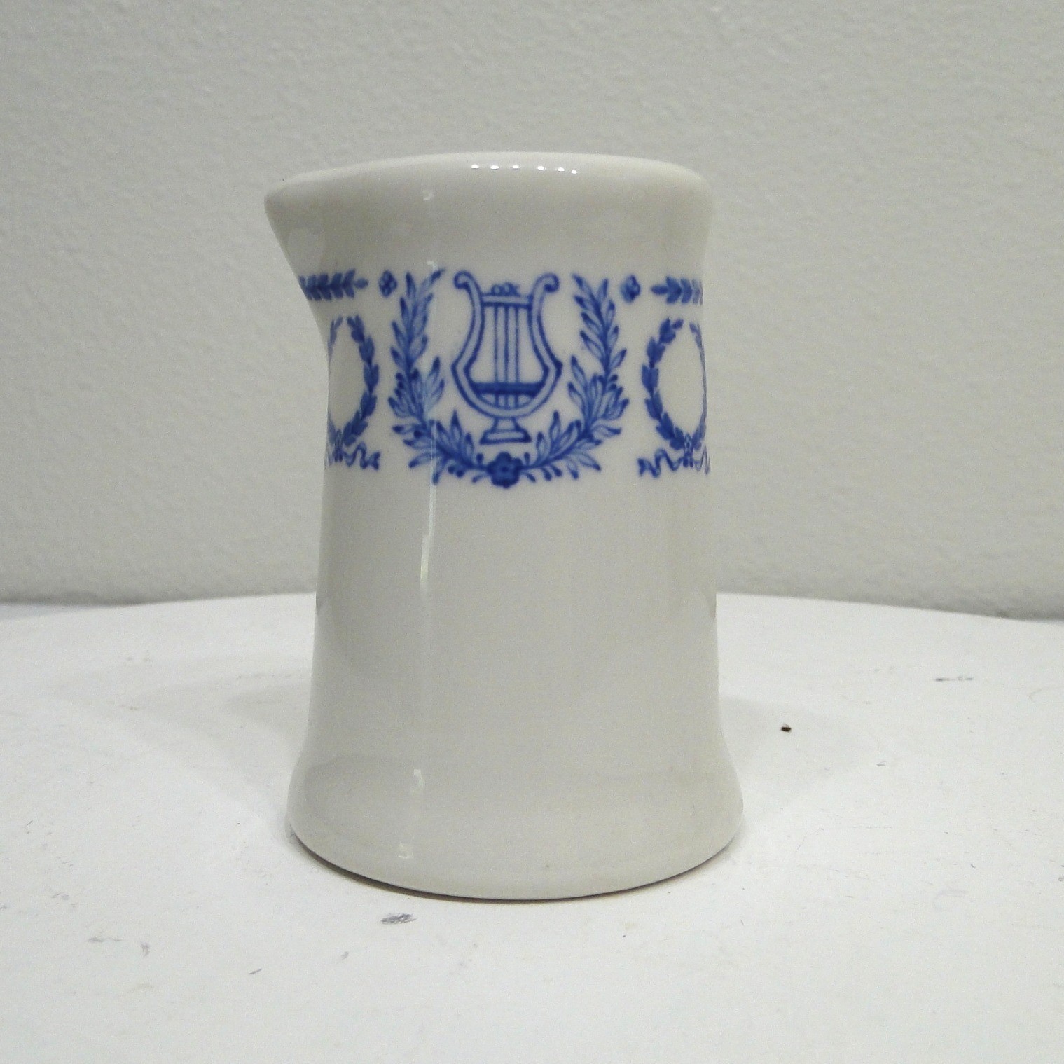 Vintage Syracuse #51500 Morrison Cafeteria Lyre Laurel Wreath Blue White Creamer