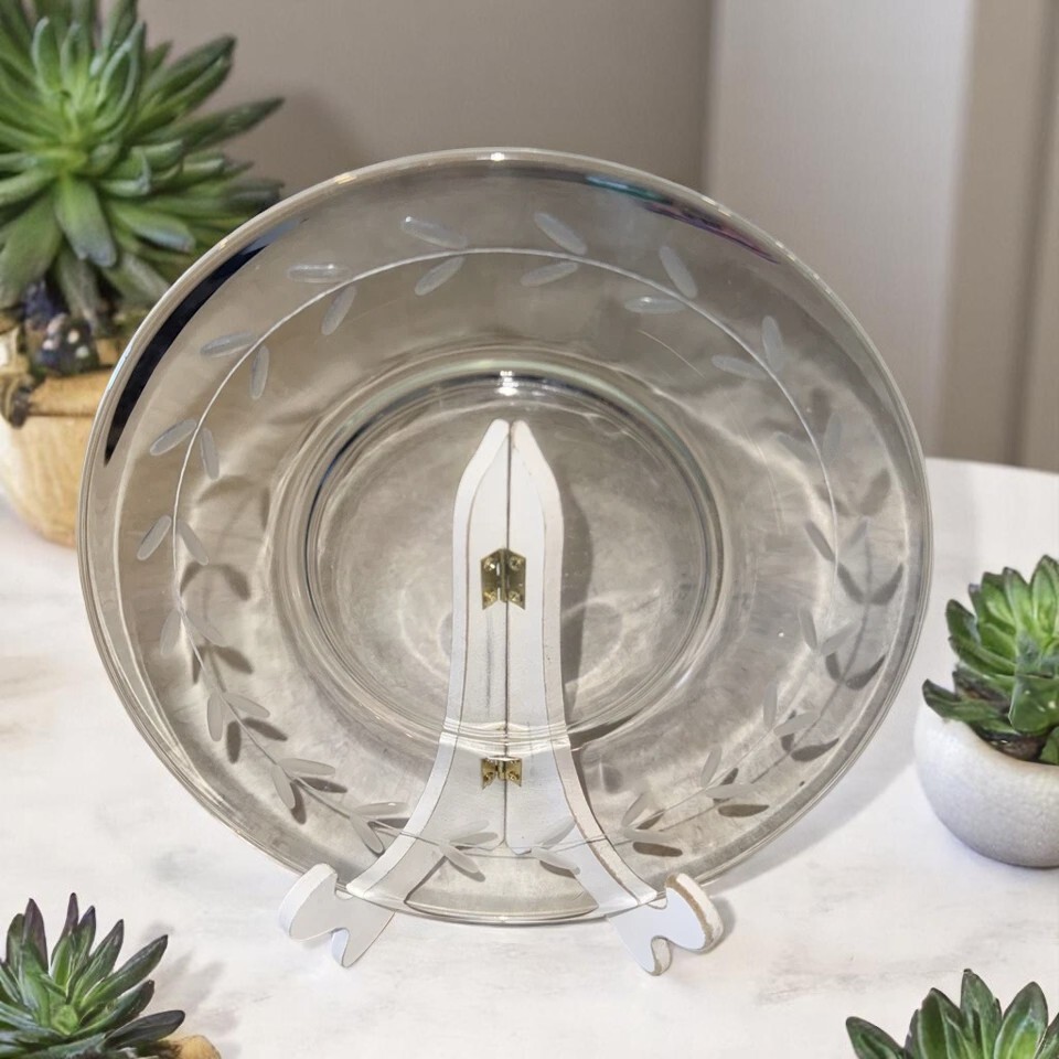 Anchor Hocking Etched Laurel Leaf 8″ Plate Clear Glass