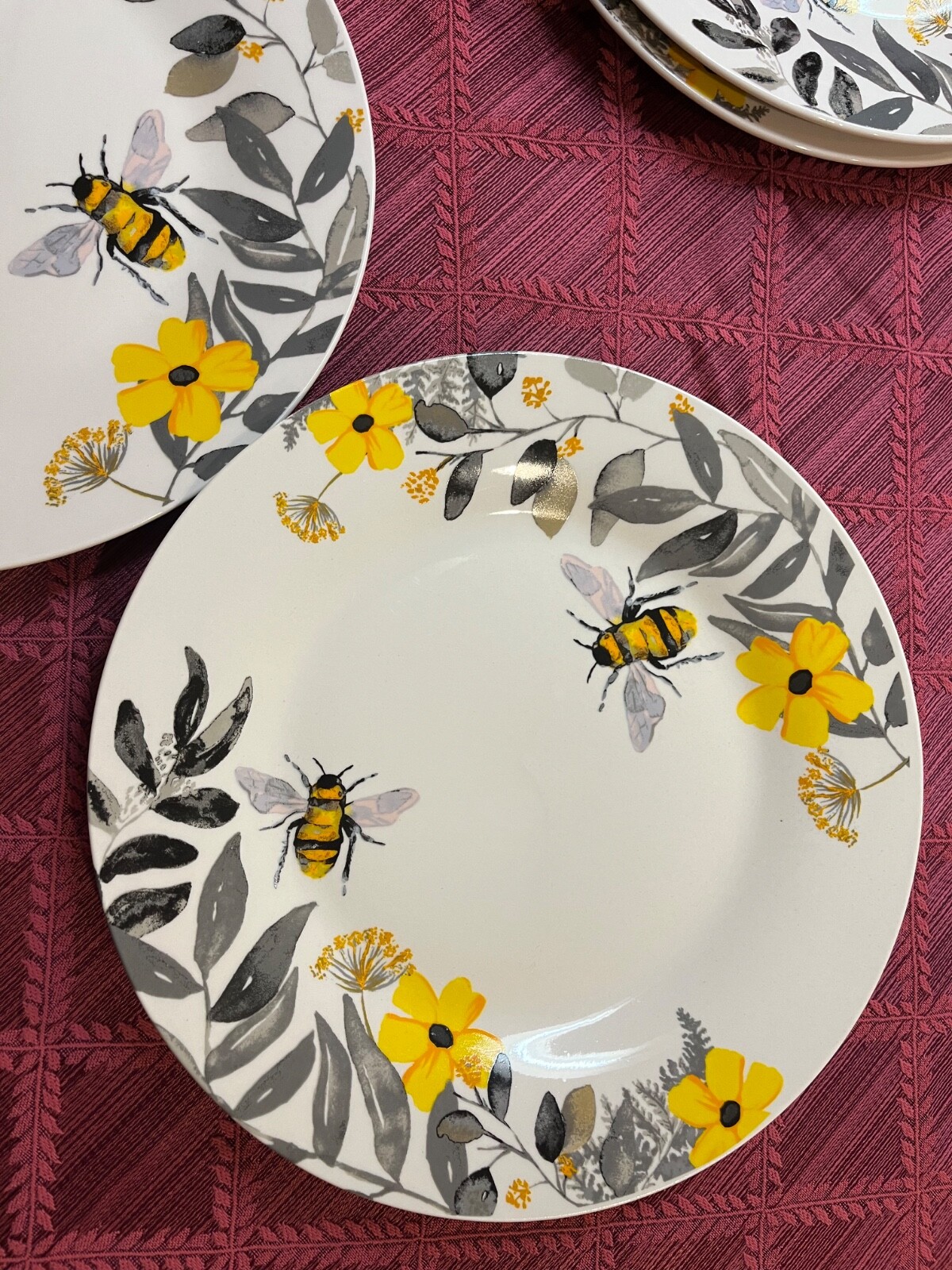 8 NEW Royal Norfolk Yellow Honey BUMBLE BEE Dinner Plates