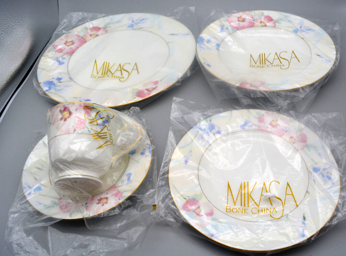 Mikasa Matisse Fine Bone China 5 piece place setting NEW IN ORIGINAL BOXES