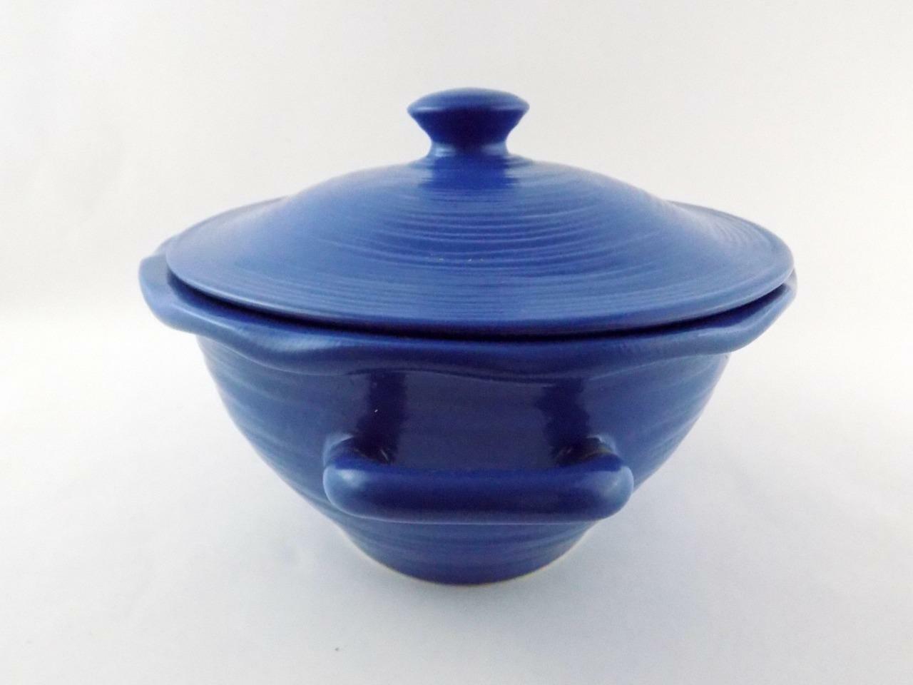 CorningWare Stoneware 2 QT Casserole Dish with Lid Blue Outer White Inner V GOOD