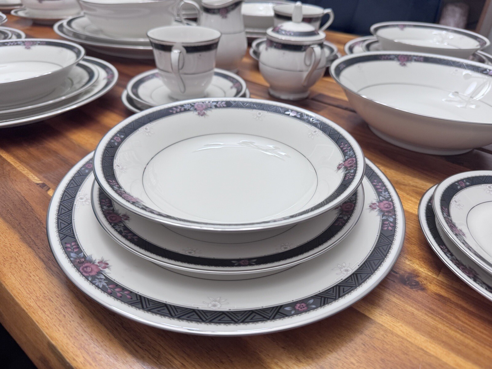 81pc NORITAKE IVORY CHINA ETIENNE 7260, TWELVE 6 PIECE PLACE SETTINGS JAPAN MINT