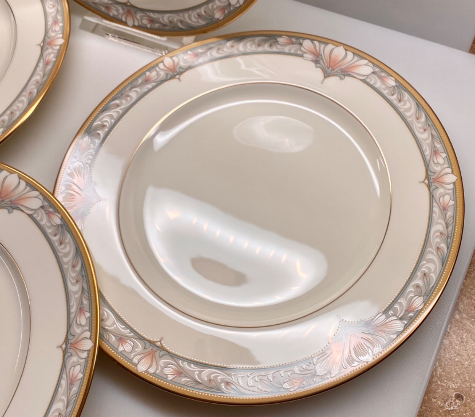 ELEGANT DINING ~ NORITAKE BARRYMORE ~ (4) 10 1/2″ DINNER PLATES ALL EX COND !