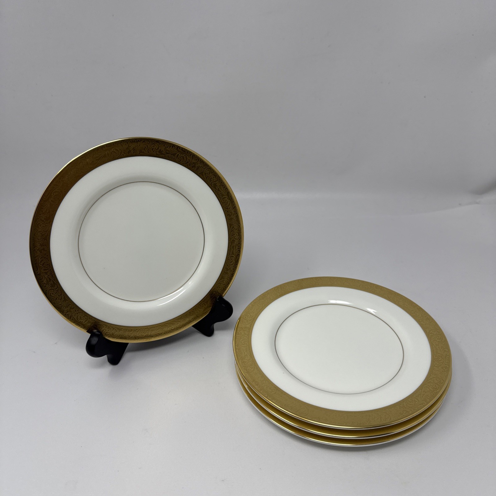 Mikasa A1-129 Harlow Gold Rim Bone China 6 1/2″ Bread Plates – Set of 4