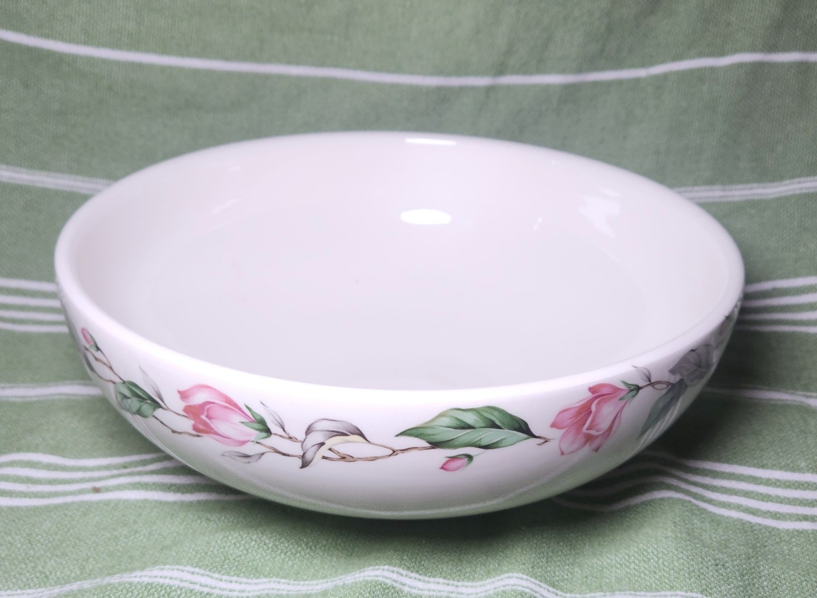 Universal Cambridge Rose Garland 2Qt Heavy Mixing Bowl