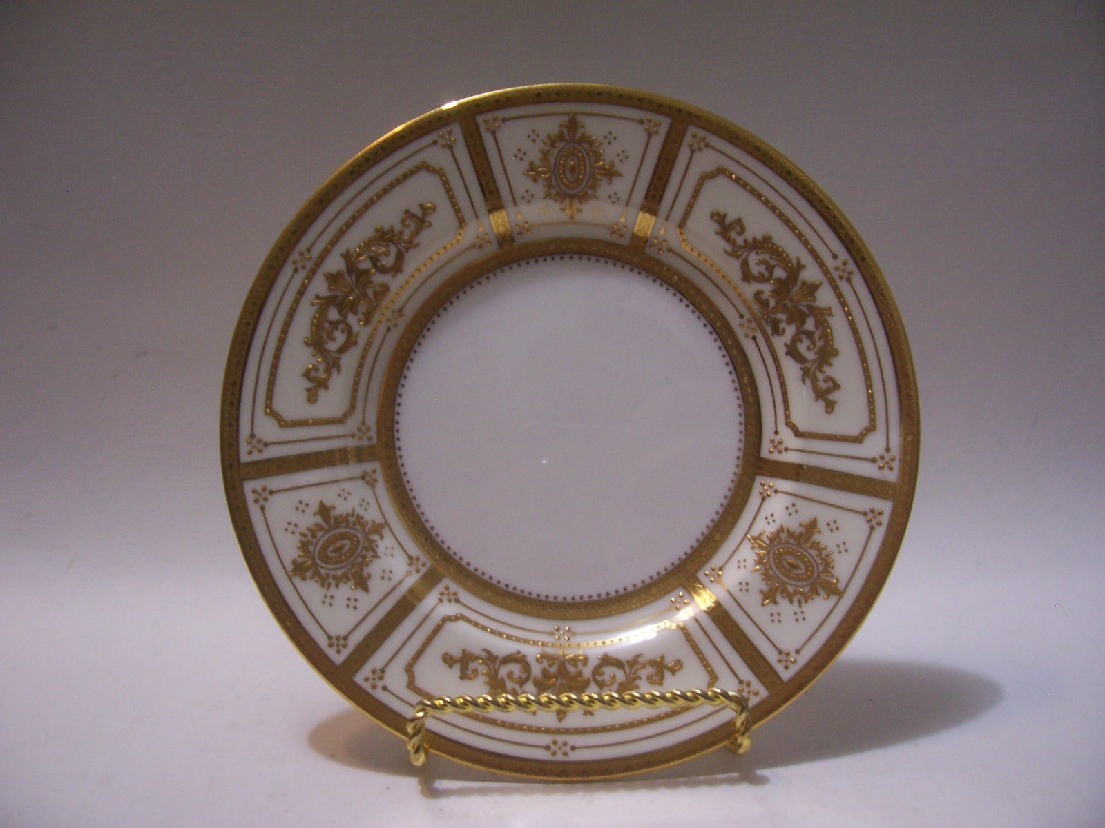 MINTON TIFFANY ENCRUSTED RAISED GOLD NEOCLASSIC BREAD OR SIDE PLATE 6 1/4″