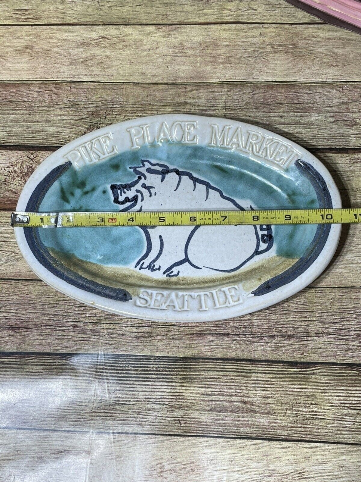 PIKE PLACE MARKET SEATTLE Sally Christopher Pig Platter Studio Pottery Signed