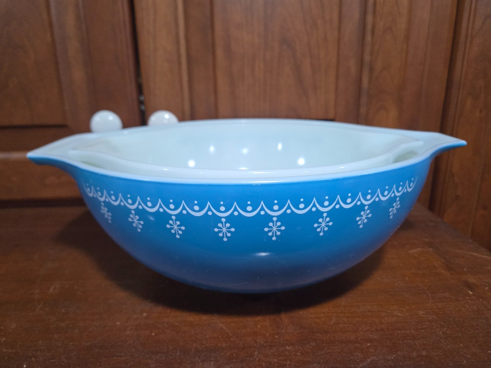 Pyrex 443 (2.5 Qt) & 444 (4 Qt) Snowflake Blue Garland Mixing Bowls – Read