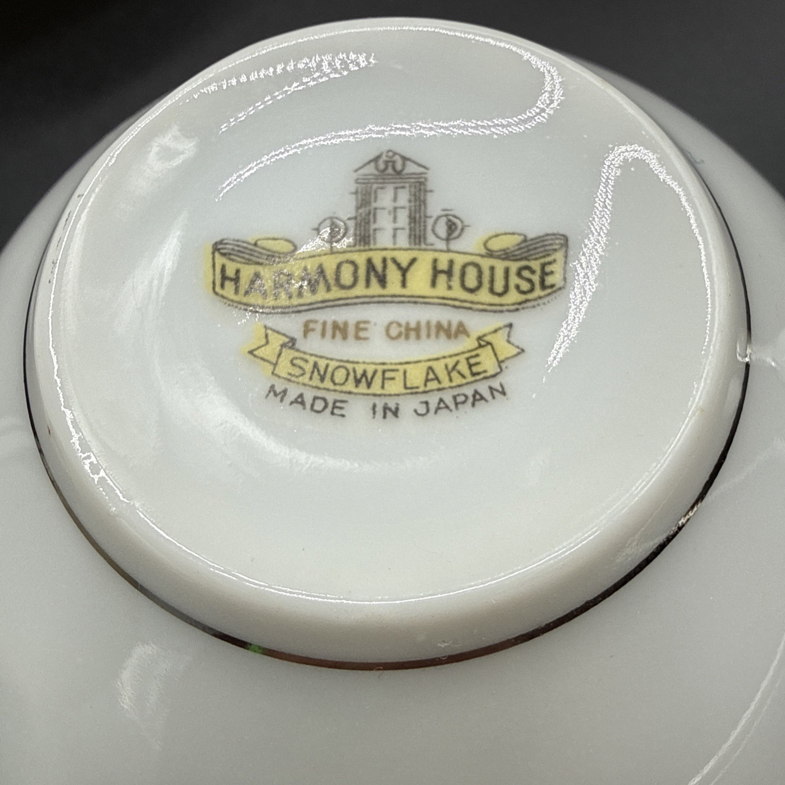 Fine china dinnerware set in ‘Snowflake’ pattern by Harmony House